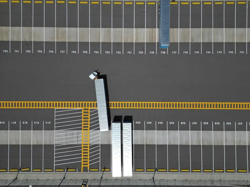 Freight Broker vs Load Board: How Owner-Operators Find the Best Loads